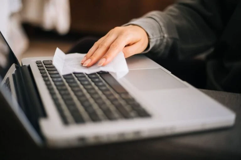 Como limpar notebook por dentro e por fora